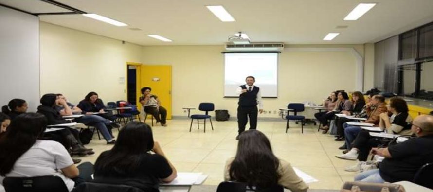 Prevenção à violência é tema de curso para profissionais da educação