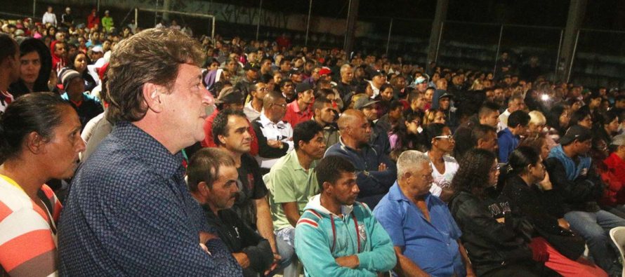 [Reurbanização] – Prefeito Carlos Grana (PT) se reúne com 400 famílias do Morro do Kibon/Vista Alegre