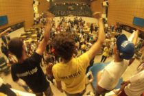 Secundaristas ocupam Alesp para reivindicar CPI da merenda