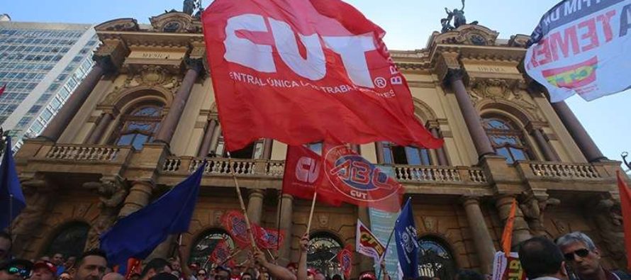 Com centrais unidas, metalúrgicos protestam contra as reformas do golpista Temer