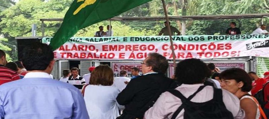 Justiça obriga Alckmin a pagar dias parados de professores em greve