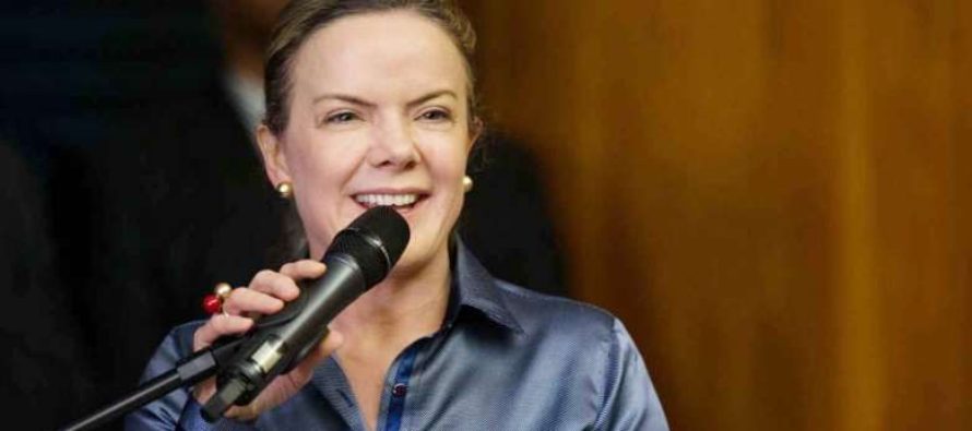 Gleisi Hoffmann: Um ano de golpe. O que melhorou na vida pessoas? Nada