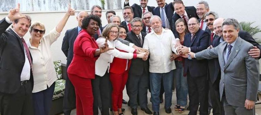 [#POVOcomLULA] Lula recebe apoio de deputados petista
