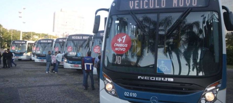 Com objetivo de renovar frota, Governo Grana entrega novos ônibus