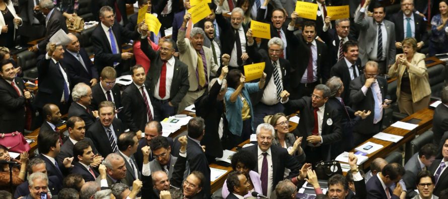 Reforma política: “Distritão” pode aumentar exclusão de mulheres no Parlamento