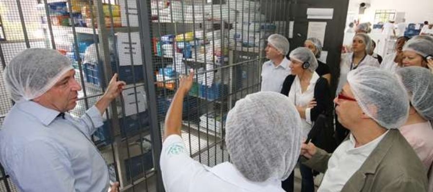 Em visita ao Banco de Alimentos, Grana recebe delegação francesa do Carrefour