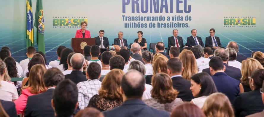 [GovernoDilma] Promessa de Campanha Dilma anuncia a criação de mais 2 milhões de vagas no PRONATEC