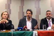 Haddad anuncia 2 frentes por direitos e cogita processo contra WhatsApp nos EUA