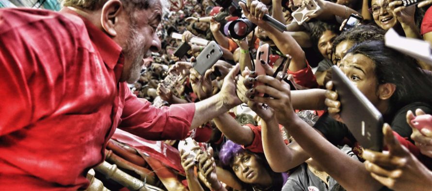 Lula no Rio: “Esse país pode voltar a sorrir e ser respeitado”