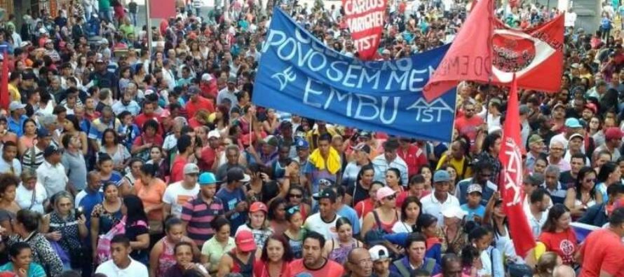 MTST protesta contra cortes no Minha Casa Minha Vida promovido pelo golpista Temer